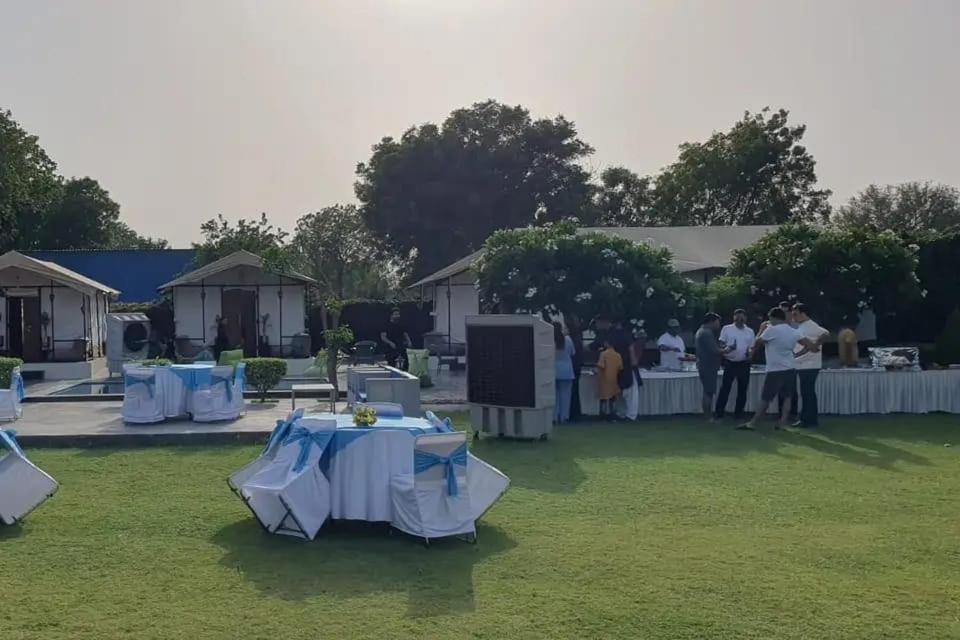 Luxury Farmhouse In Chhatarpur With Pool Új-Delhi Kültér fotó