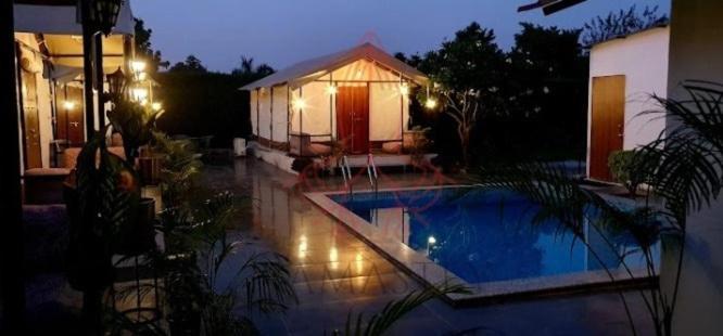 Luxury Farmhouse In Chhatarpur With Pool Új-Delhi Kültér fotó