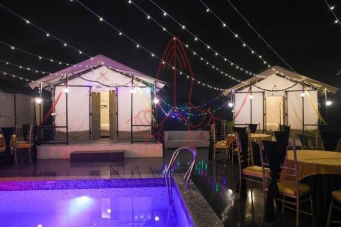 Luxury Farmhouse In Chhatarpur With Pool Új-Delhi Kültér fotó
