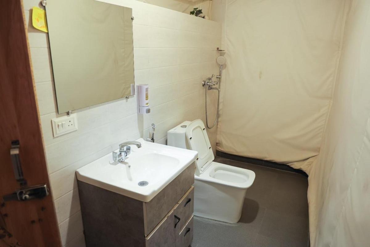 Luxury Farmhouse In Chhatarpur With Pool Új-Delhi Kültér fotó