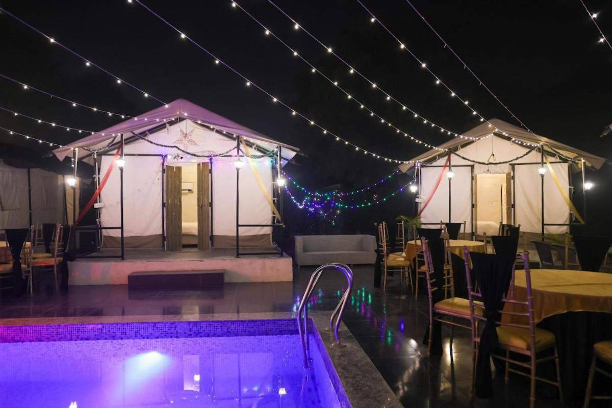 Luxury Farmhouse In Chhatarpur With Pool Új-Delhi Kültér fotó